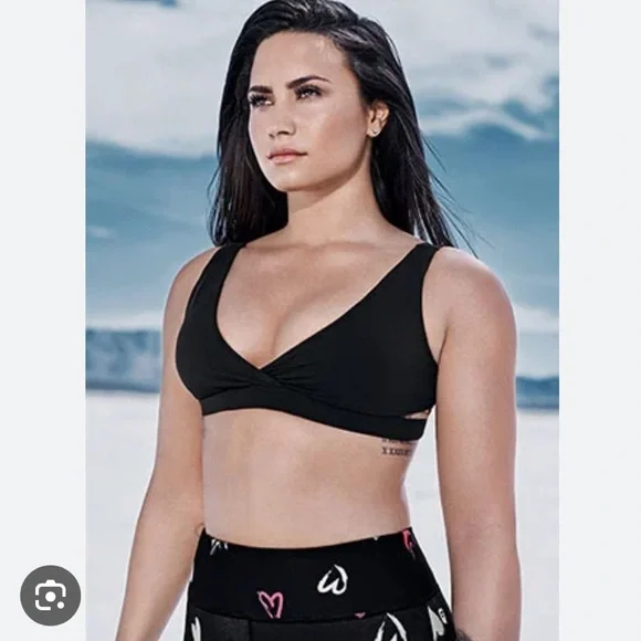 Fabletics Eden Bra in Black - Picture 3 of 8